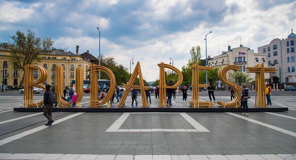 Home, Far Away From Home Budapesta Exterior foto